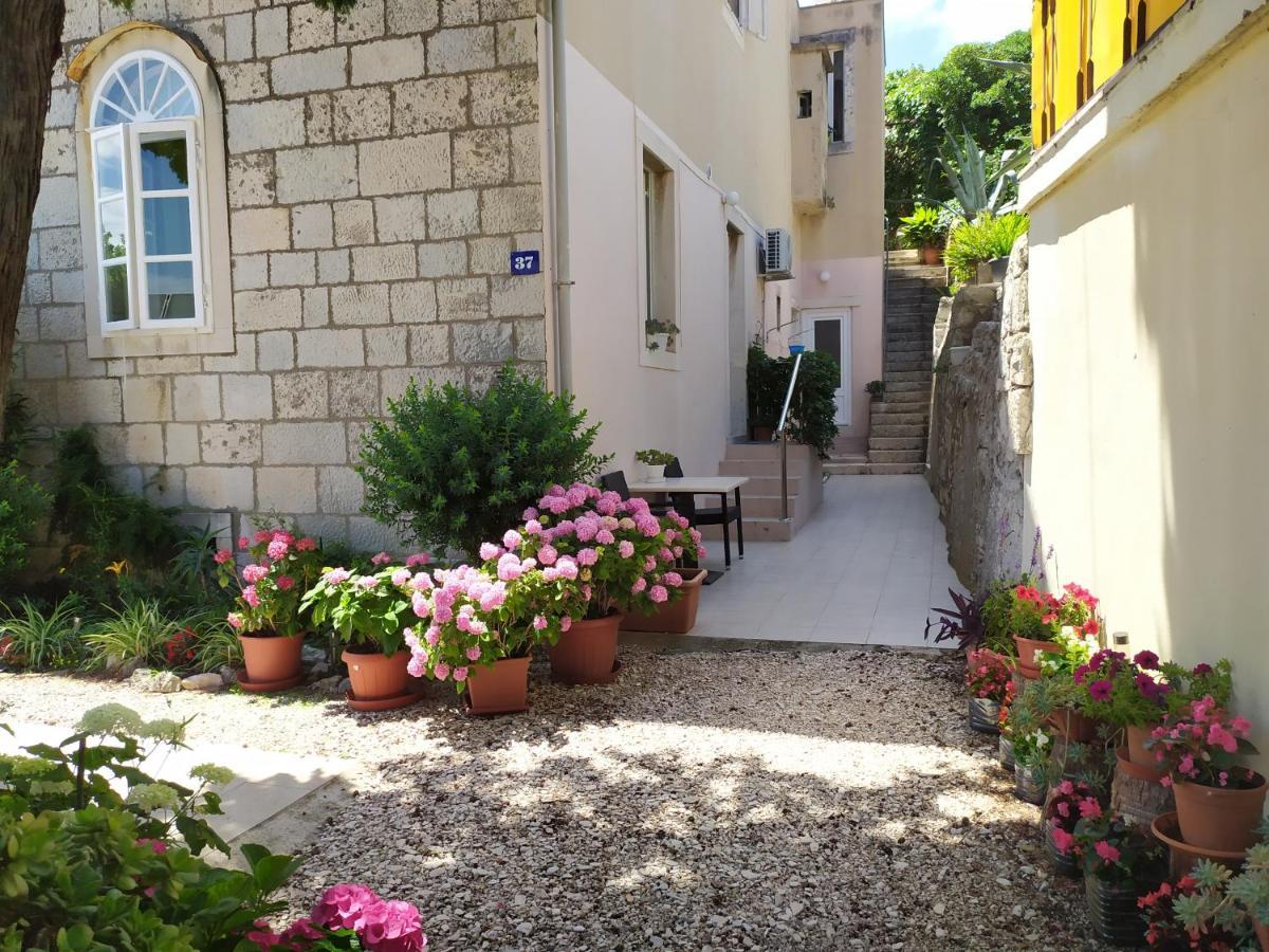 Apartments Rafaela กอร์จูลา ภายนอก รูปภาพ